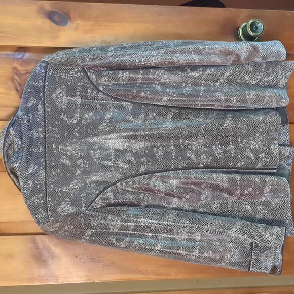 2pc* VINTAGE snakeskin suede look suit. Decorative closure 2 front pkt dbl lapel - Picture 11 of 15